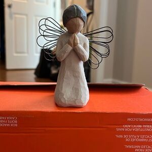 Willow Tree figurine “Angel of Prayer”